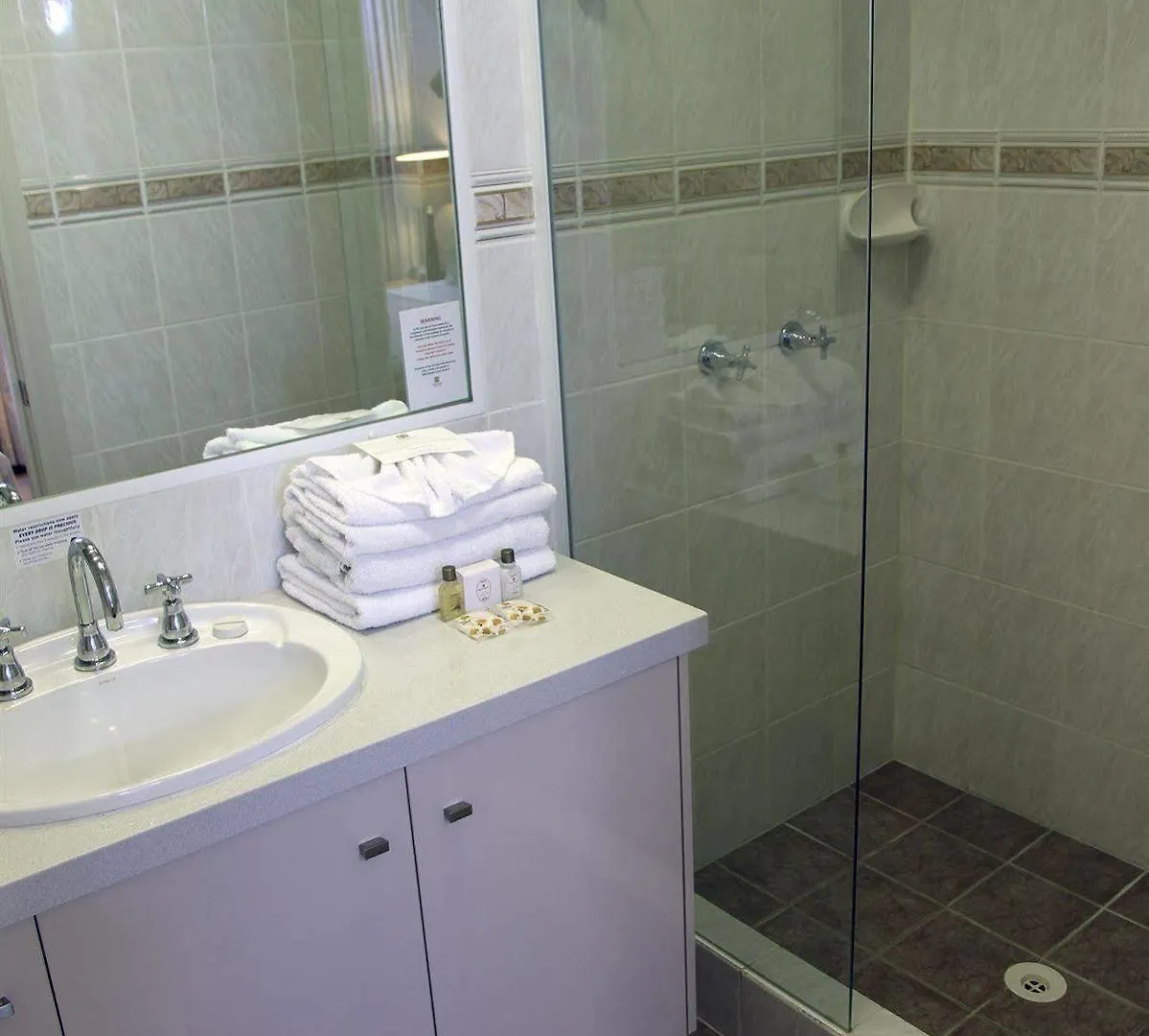 Manor Apartment Hotel Brisbane 4*,  Australia